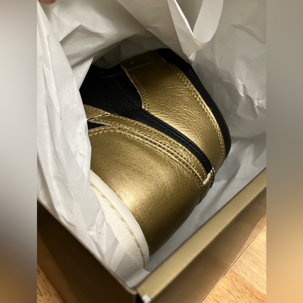 Nike Air Jordan 1 Retro OG High Black & Gold Shoes BRAND NEW Sneakers OG All! - Picture 5 of 8
